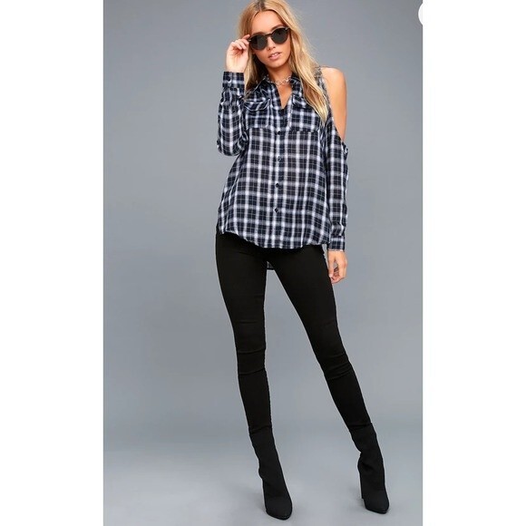 LULUS blue top  Navy Blue Plaid Cold-Shoulder blouse size XS - Picture 4 of 10